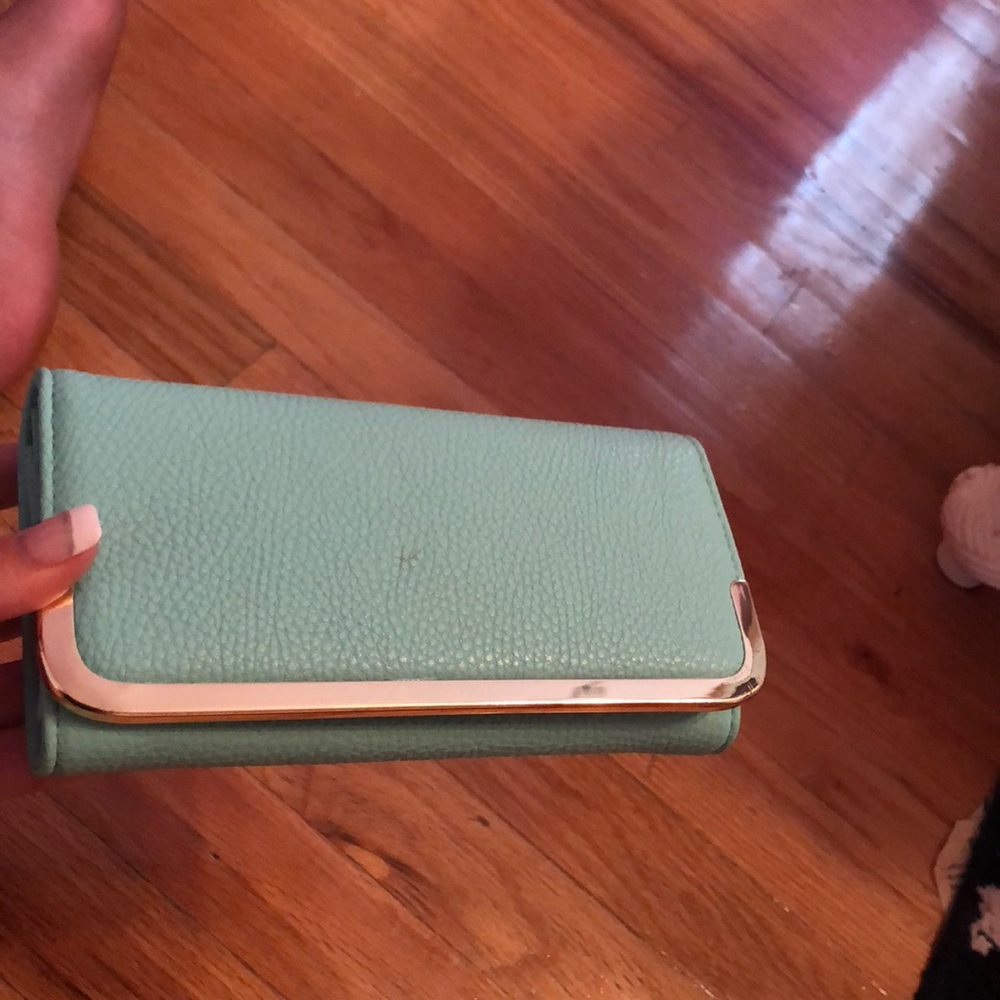 Big unfold-able wallet